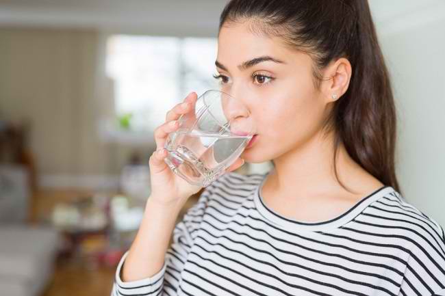 Jadwal Minum Air Putih Yang Tepat Untuk Hidup Sehat - Featured Image