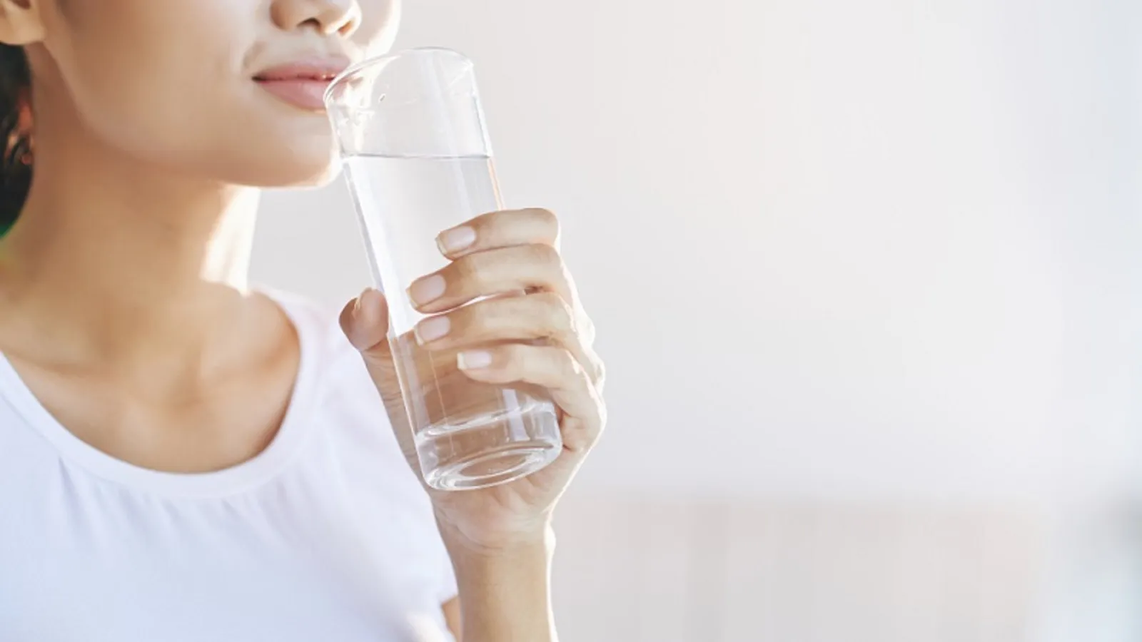 Ini Dia 6 Manfaat Minum Air Putih Saat haid - Featured Image