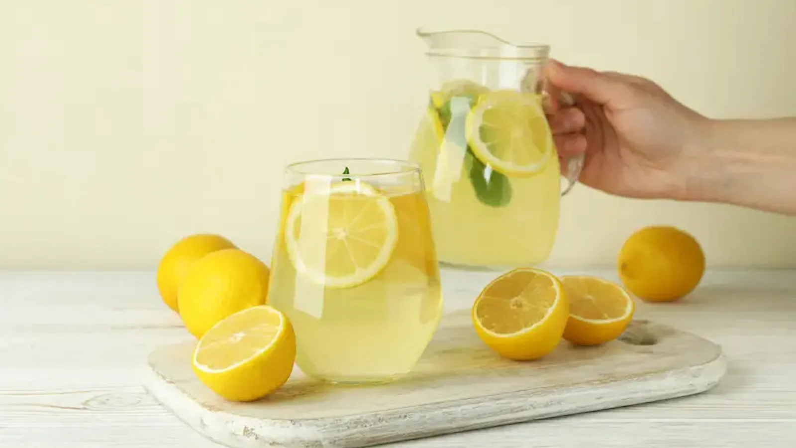 7 Manfaat Minum Air Lemon, Menyegarkan dan Meningkatkan Imun!